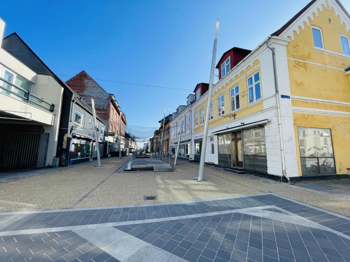 Aday - Charming Apartment In The Pedestrian Street Of Frederikshavn Exterior foto